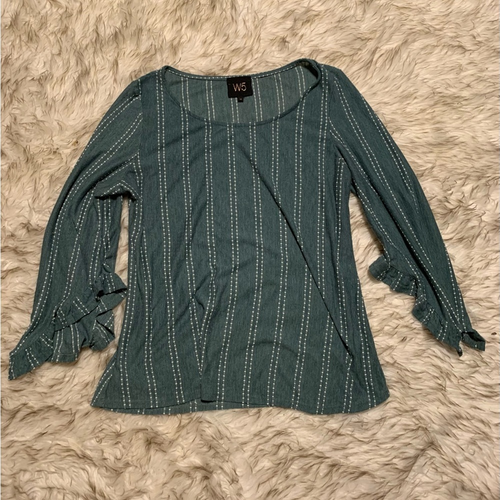 🦋 W5 Bell sleeve Blouse, size Medium